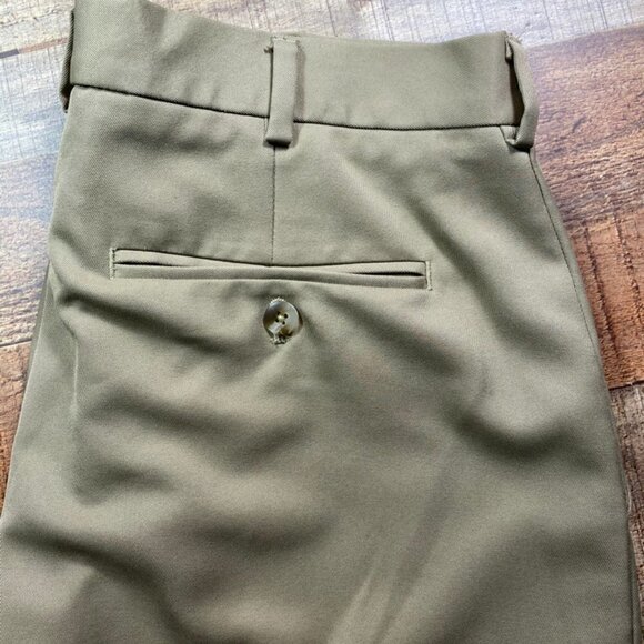 Men’s Van Heusen Khaki Pants size 32 x 29 - Picture 3 of 4